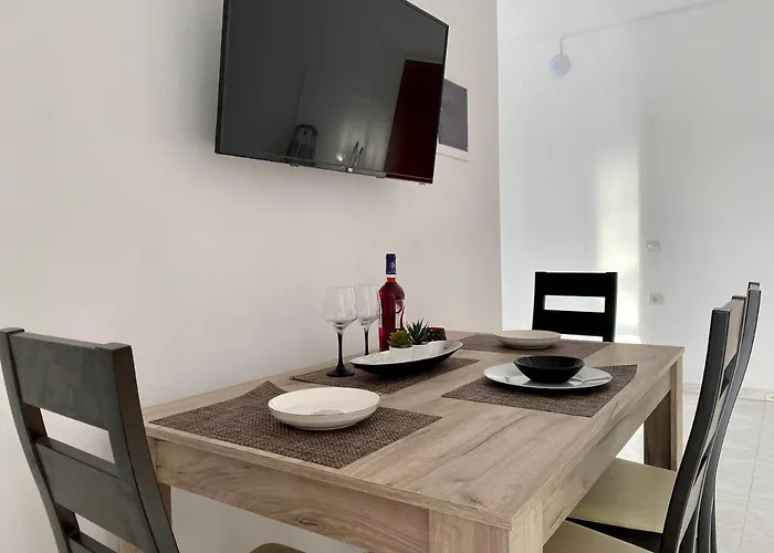 Central, Sunny & Spacious In - No 1 * بلدة كوس