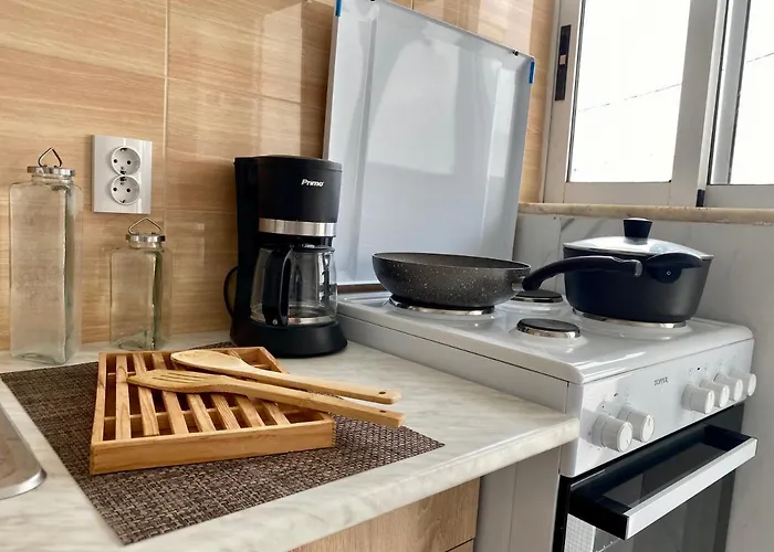 Central, Sunny & Spacious In - No 1 شقة *