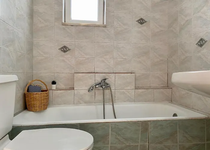 Central, Sunny & Spacious In - No 1 شقة *